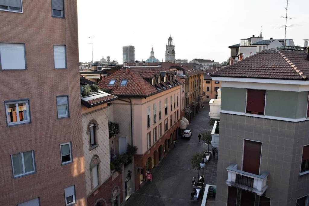 One Flat/Studio,Busto ArsizioCenter,With Terrace Luaran gambar